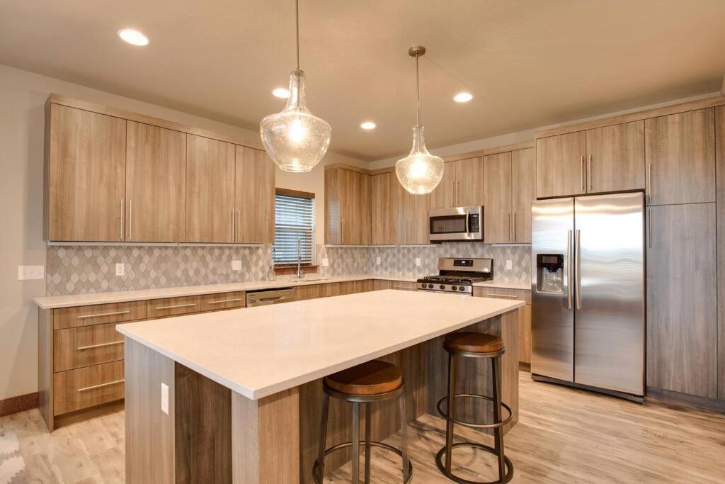Luxury Townhome On The Park With Bridger Mtn Views Bozeman Ngoại thất bức ảnh